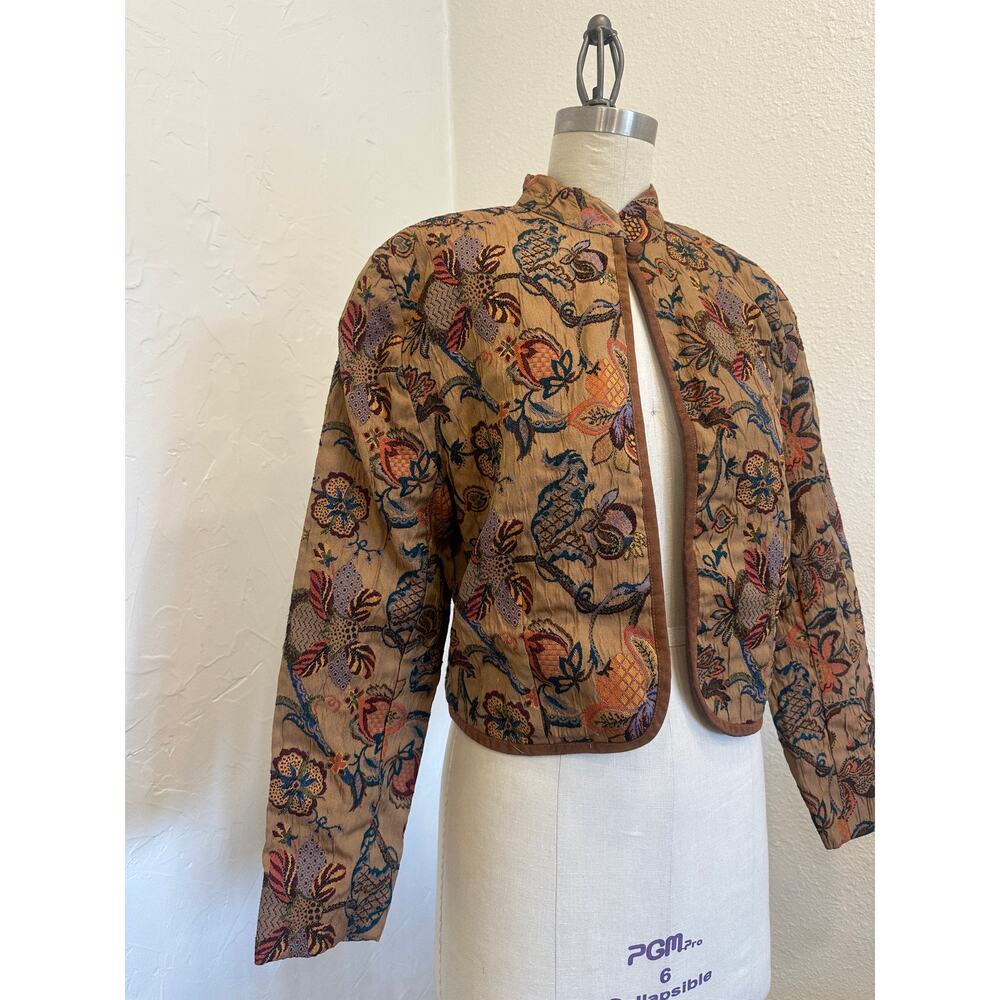 Passports Vintage Women’s Large Quilted Floral Tapestry Jacket Cropped Boho